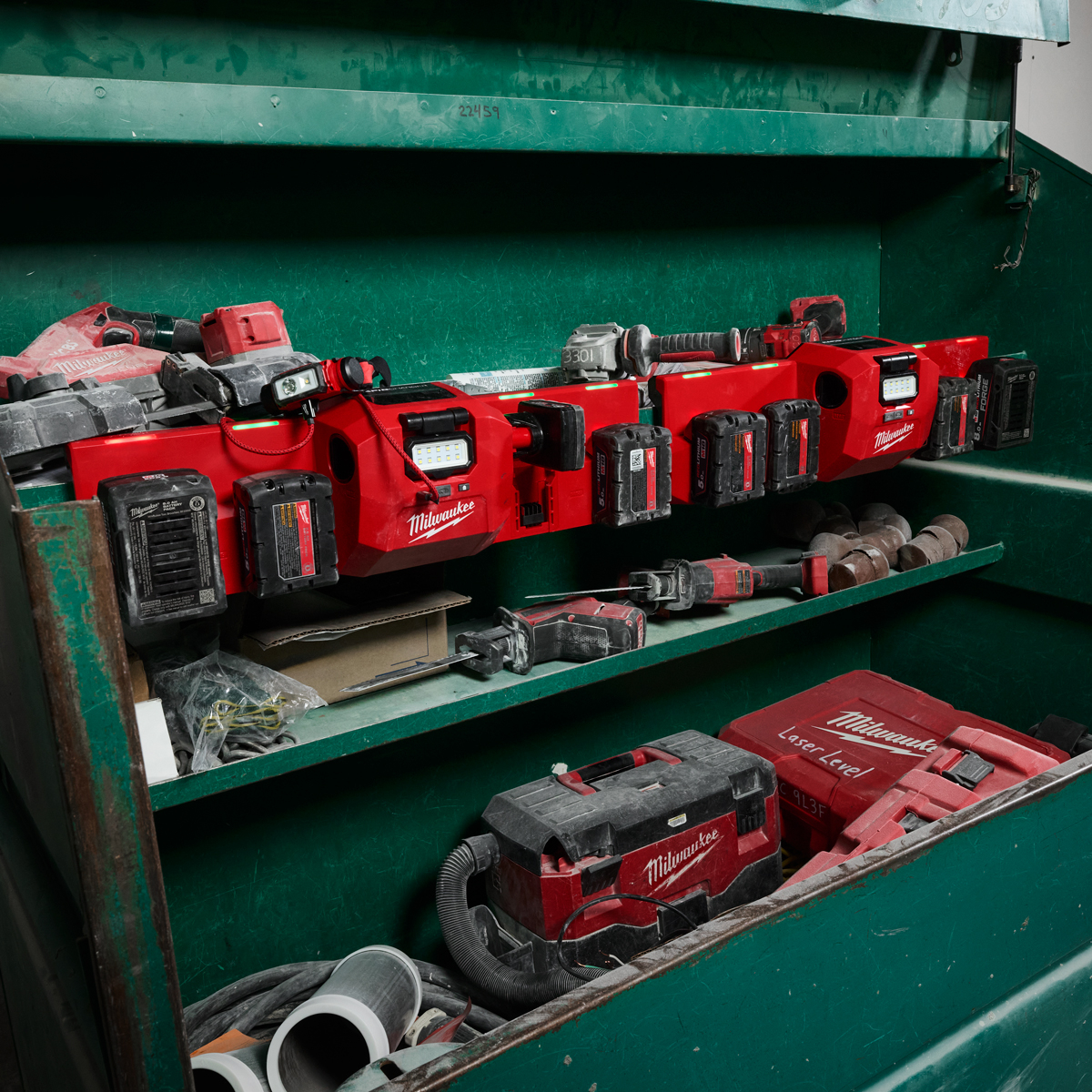 Milwaukee M12-18GBC4 Gangbox Charger